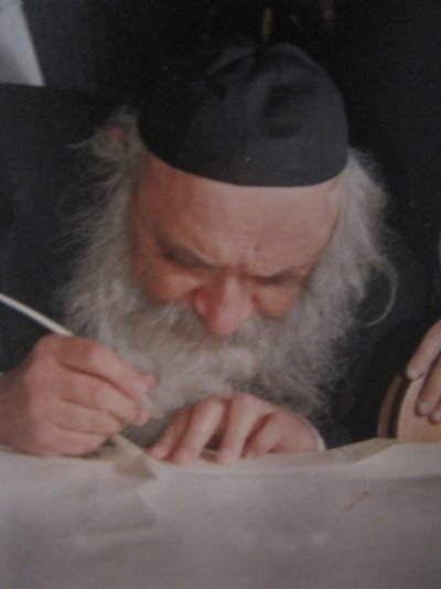 כותב בסת.jpg