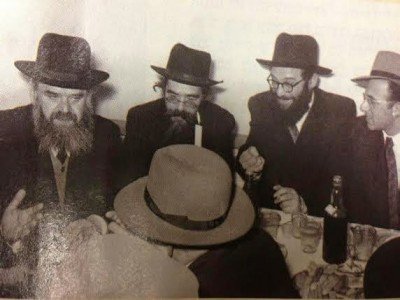 רח שמולאביץ והרב שך.jpg