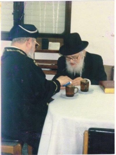 הרב שך עם הרב עובדיה.jpg