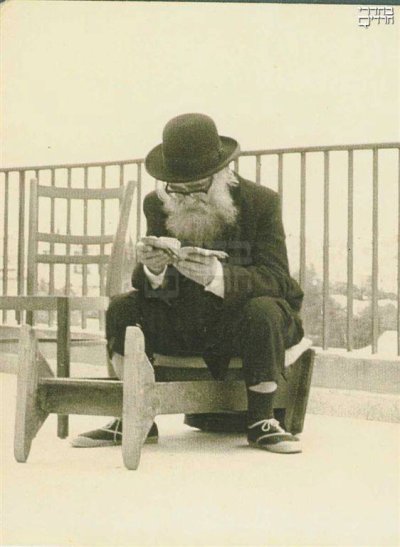 402הרב שך בקינות.jpg