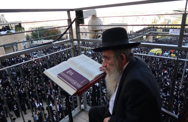 מורנו רבי נתן קופשיץ בעצרת נגד הגיוס.jpg
